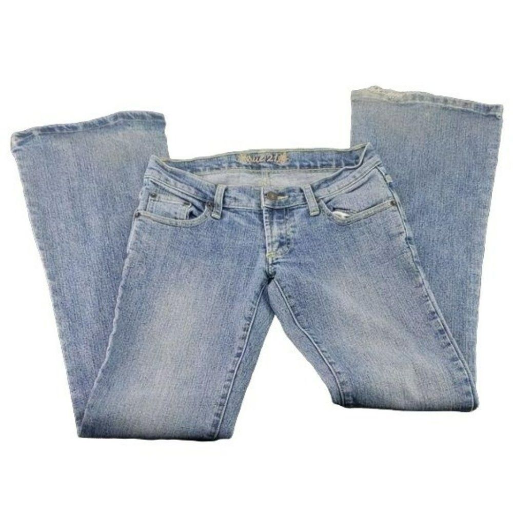 Rue 21 Rue21 Women's Light Wash Studded Distressed Bootcut Jeans Size 1/2
